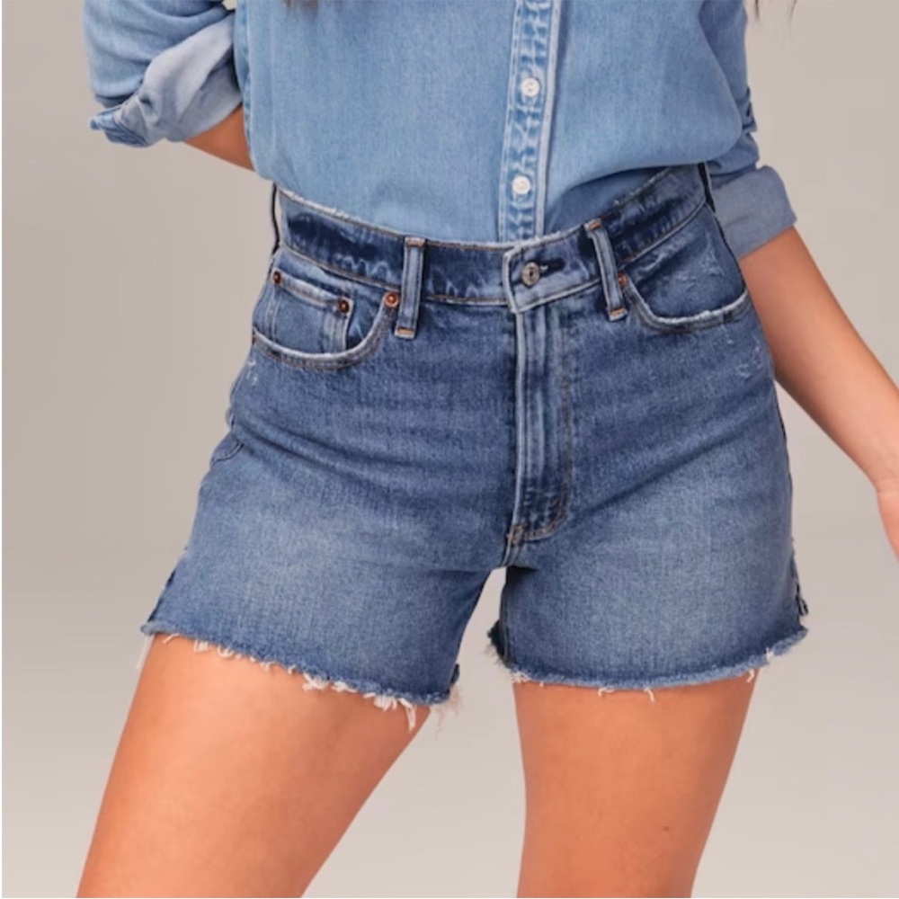 Abercrombie & Fitch The 4” Mom Short Curve Love Jean Shorts Size 24